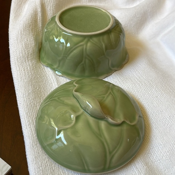 VTG Porcelain Ceramic Cabbage or Lettuce Ware Covered Bowl - Picture 4 of 9
